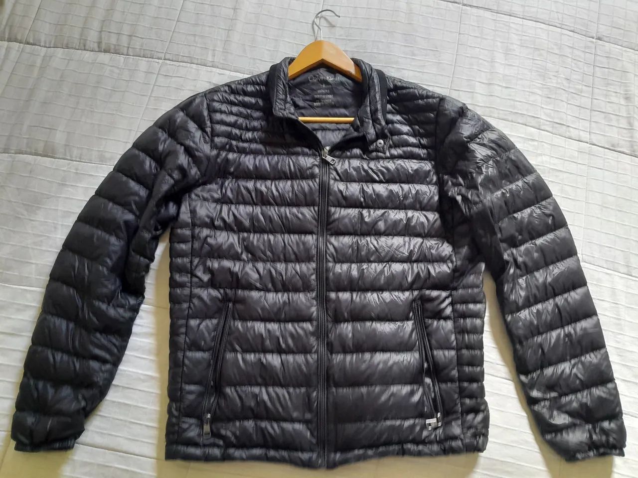 Jaqueta Puffer Calvin Klein Original. Dobrável e compacta. - Foto 2