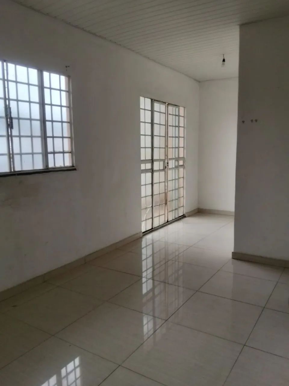 ALUGA-SE APARTAMENTO<br>