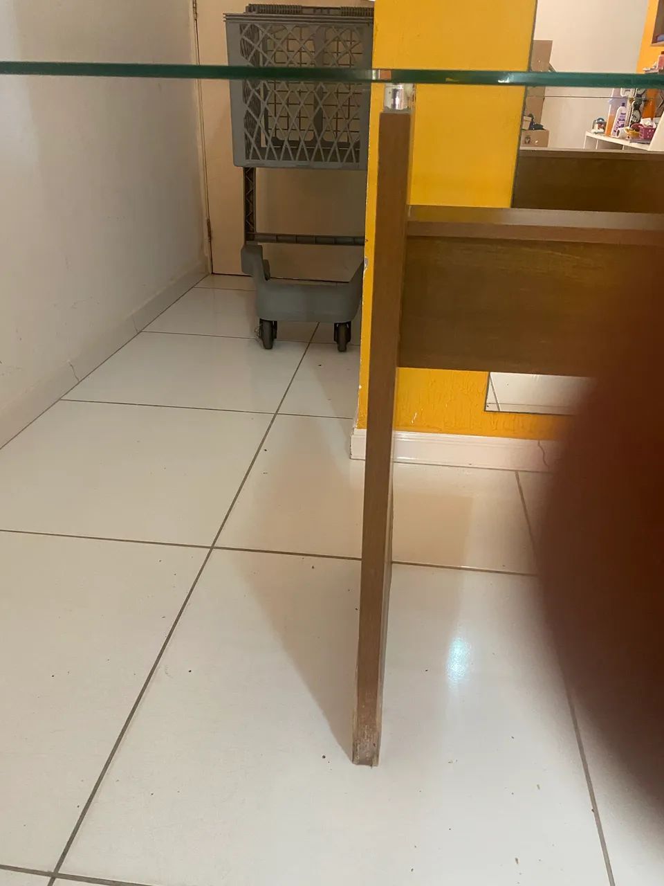 MESA DE VIDRO COM 5 CADEIRAS  - Foto 5