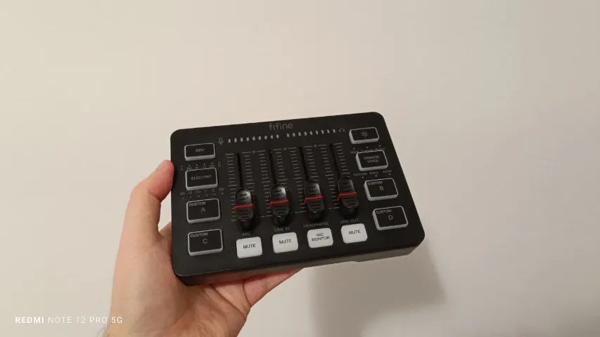 Mixer Fifine Audio XLR SC3, C/ Phantom 48V RGB USB-C/XLR - Foto 3