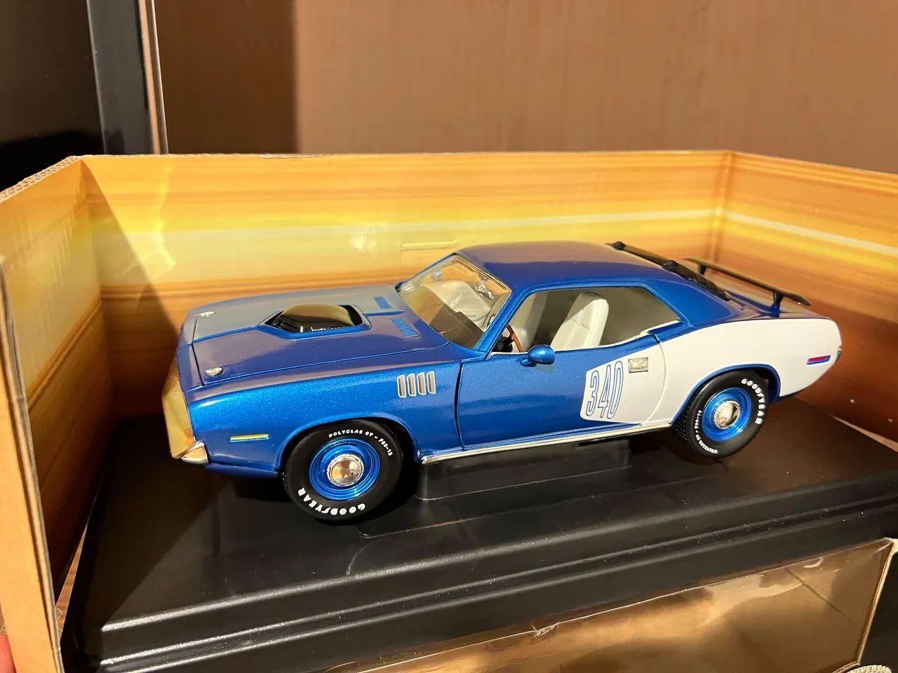 Miniatura 1:18 Cuda ERTL na Caixa. - Foto 5