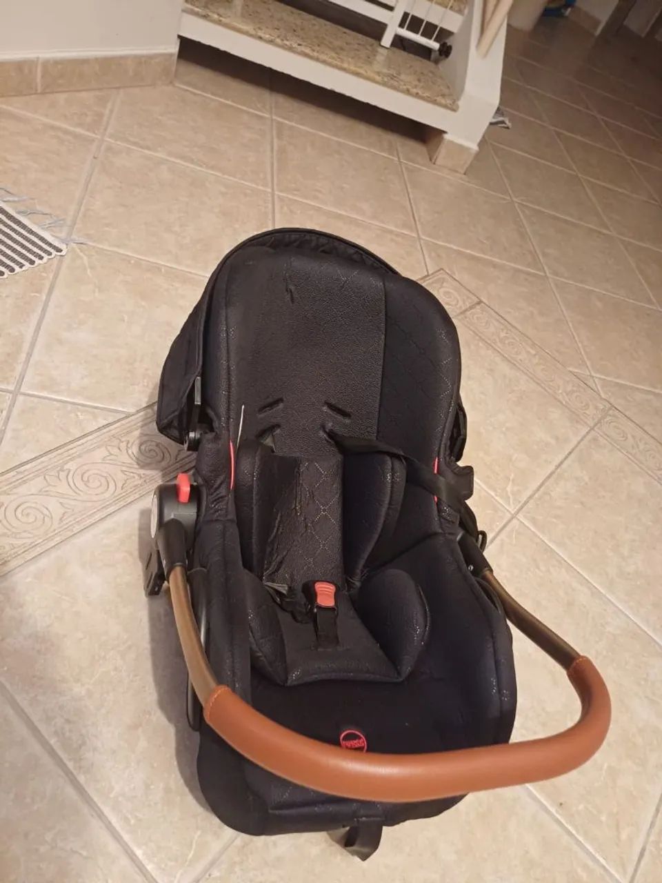 Kit carrinho de bebê com bebê conforto Voyage - Foto 2