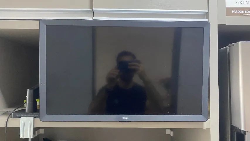 TV Smart LG 24" - Vendo ou Troco