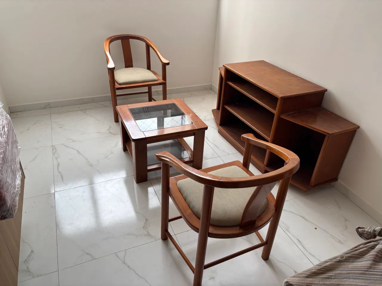 Conjunto de rack, cadeira e centro 