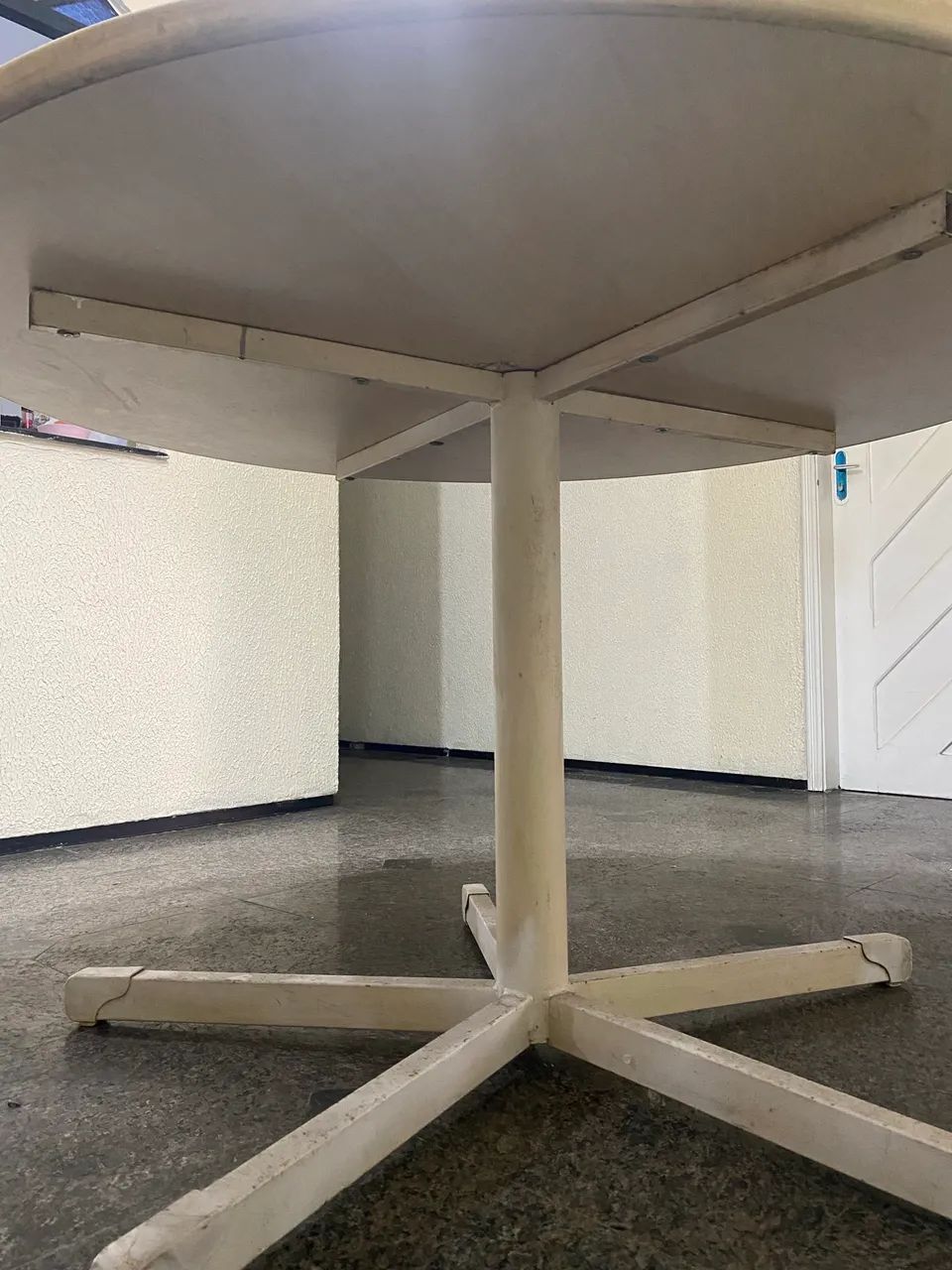 Mesa de escritório redonda com pés de ferro - Foto 2