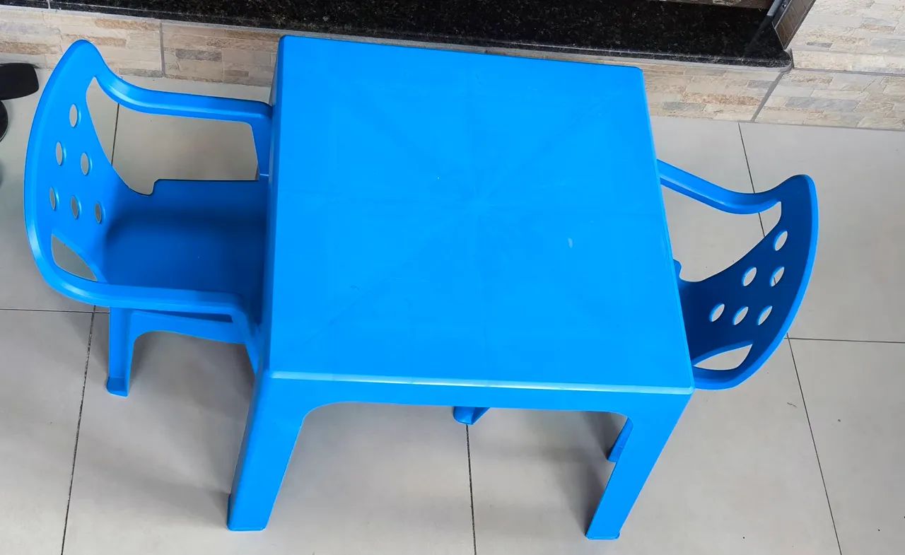Mesa infantil com cadeiras 