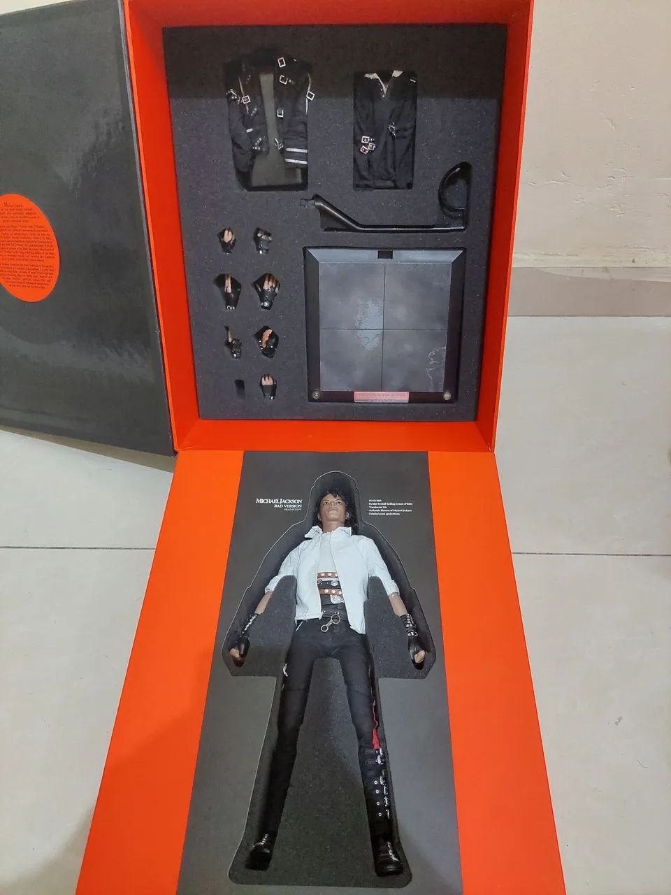 3 Bonecos Hot toys Michael Jackson! THRILLER, BEAT IT & BAD