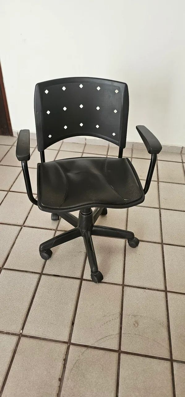 Cadeira para escritório  giratória  - Foto 4
