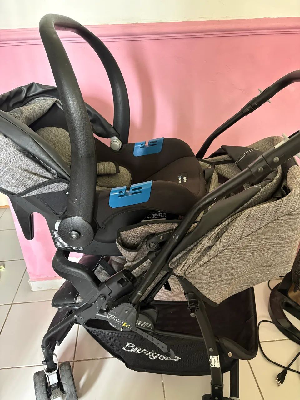 Carrinho de bebê com bebê conforto  - Foto 5