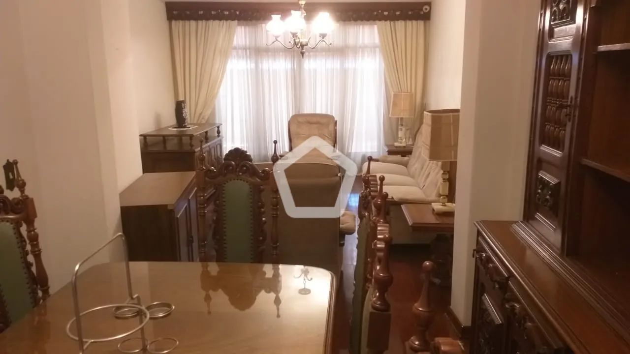 Sobrado Charmoso com 3 Quartos e 4 Banheiros em Bom Retiro