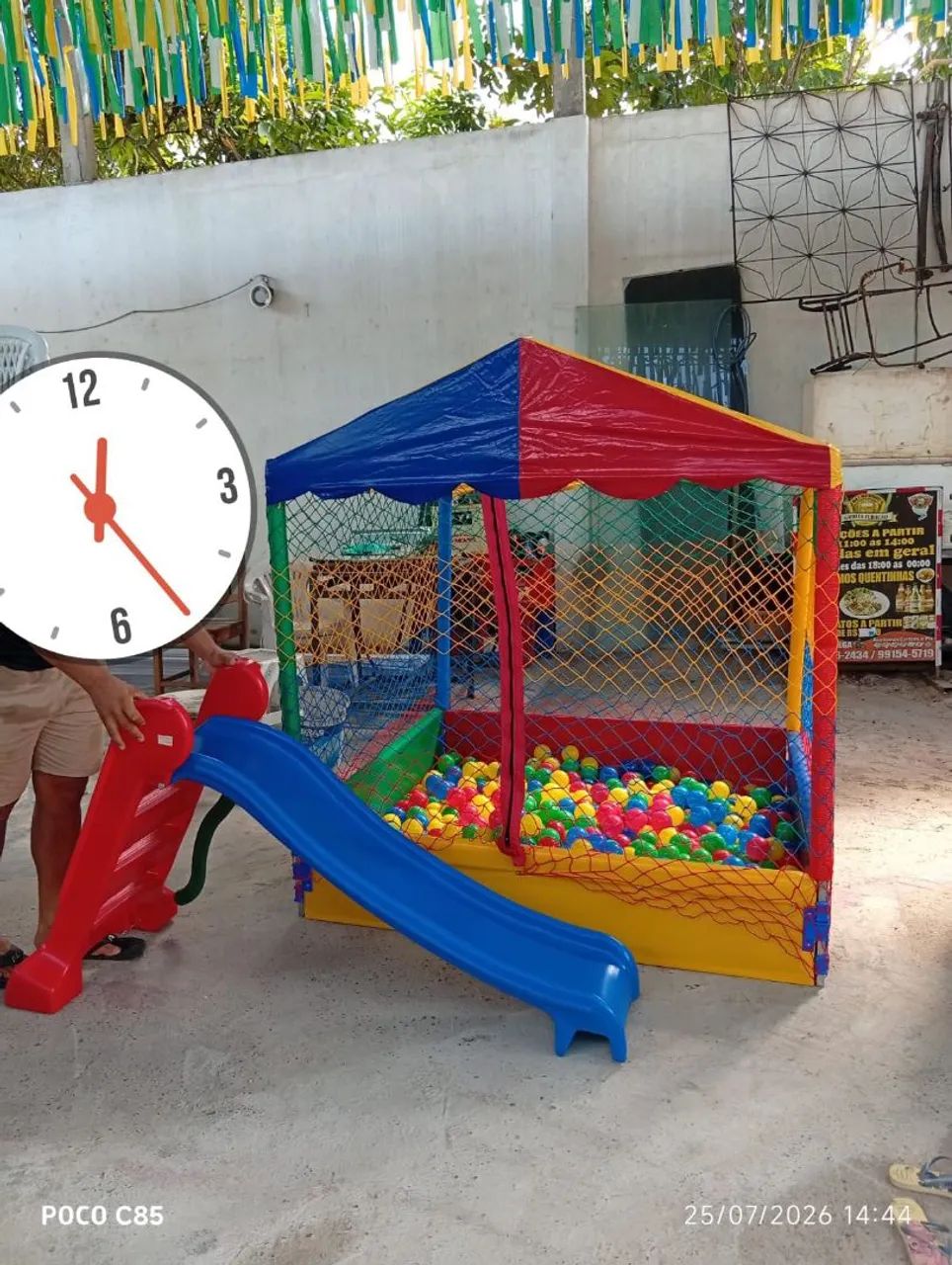 Vendo casinha de bolinha e pula pula  - Foto 2