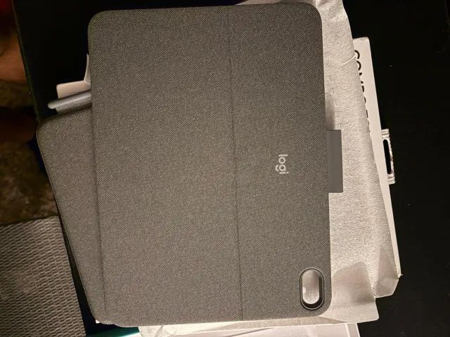 Capa Logitech com teclado Combo touch para iPad (10a geração e A16) - nova, com nota fisca - Foto 3