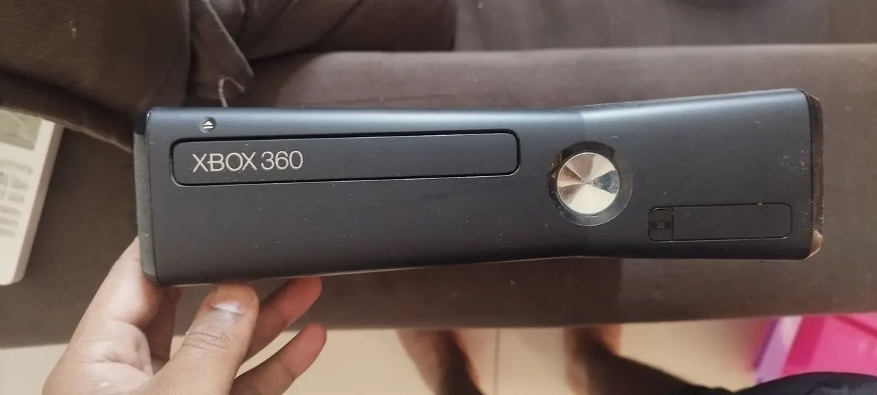 XBOX 360 SLIM + KINECT + 2 CONTROLES 