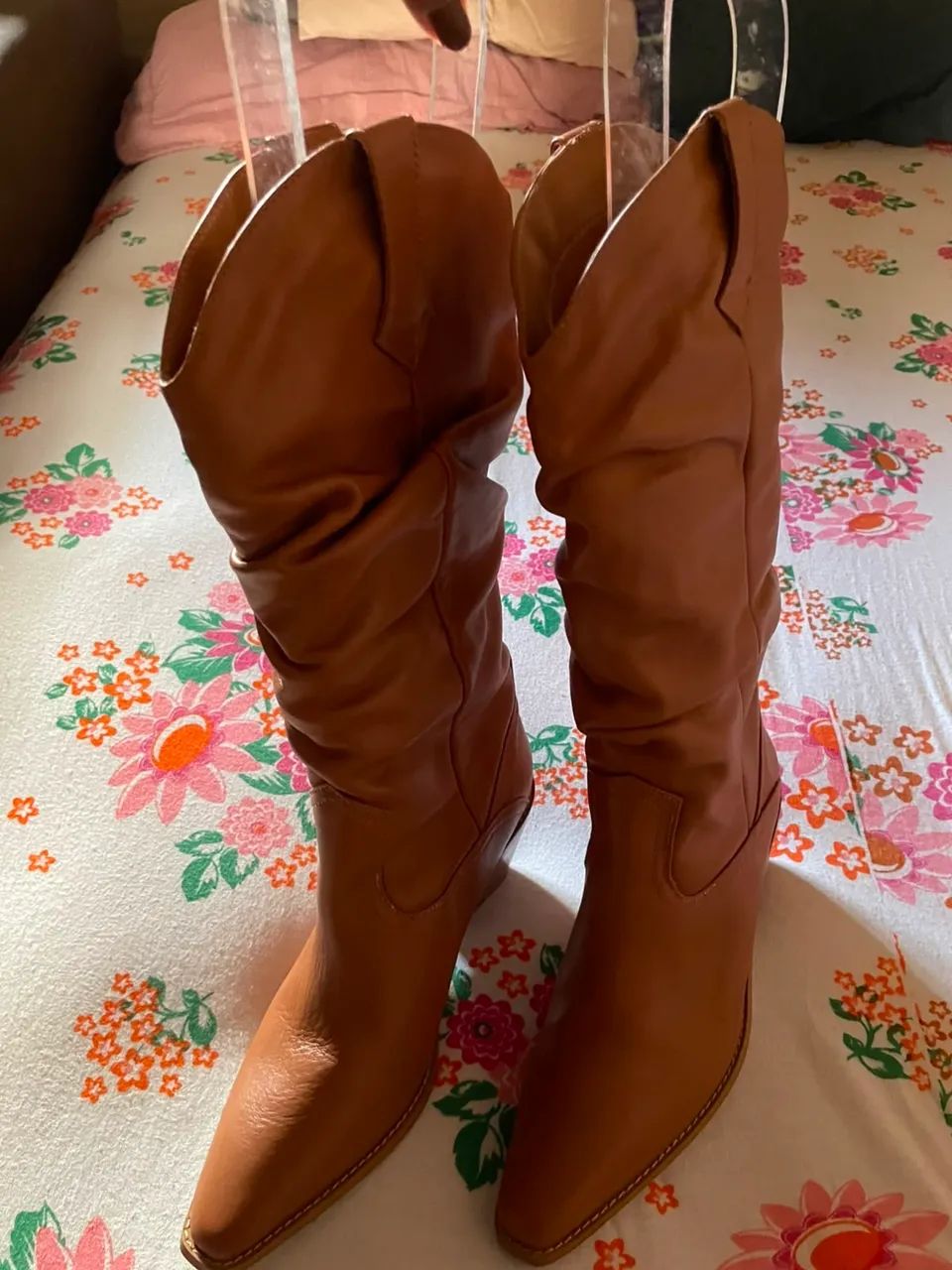 Bota salto médio couro camel - Foto 2