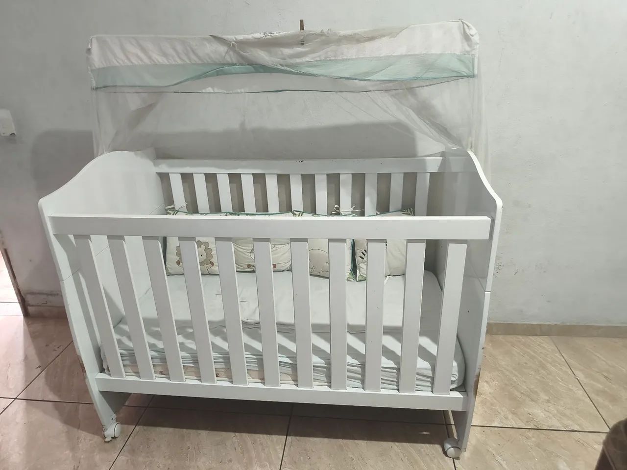 Vende-se Berço com colchão 