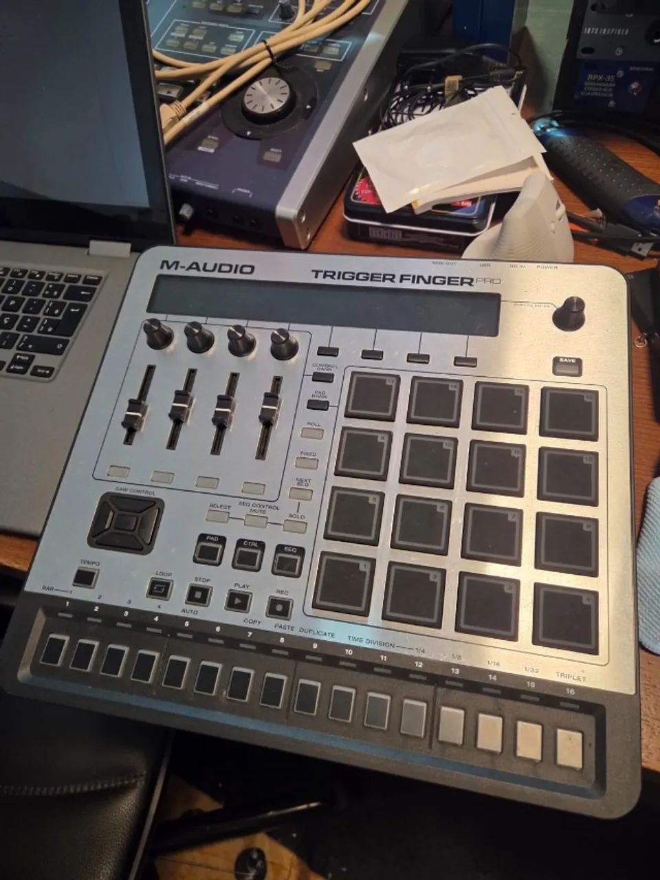 Controlador M-Audio Trigger Finger Pro 