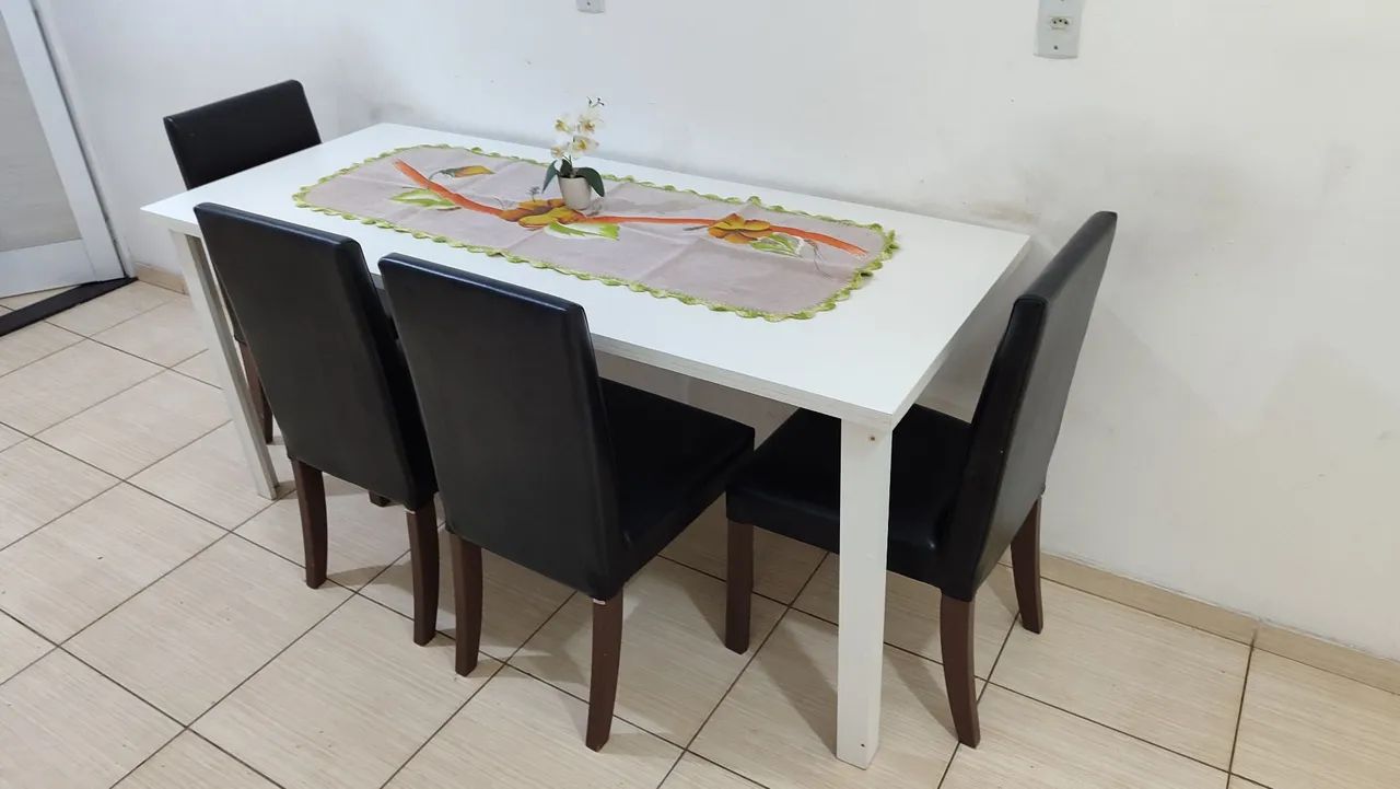 MESA DOBRÁVEL + 04 CADEIRAS DE MADEIRA - Foto 4