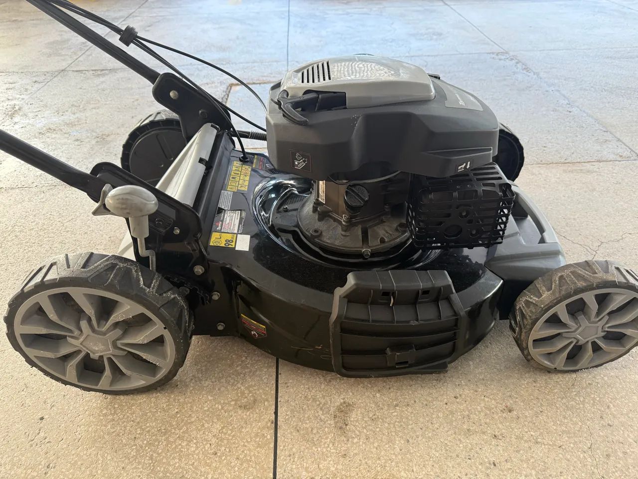 Máquina de cortar Grama Gasolina 4T Toyama 225cv - Foto 3