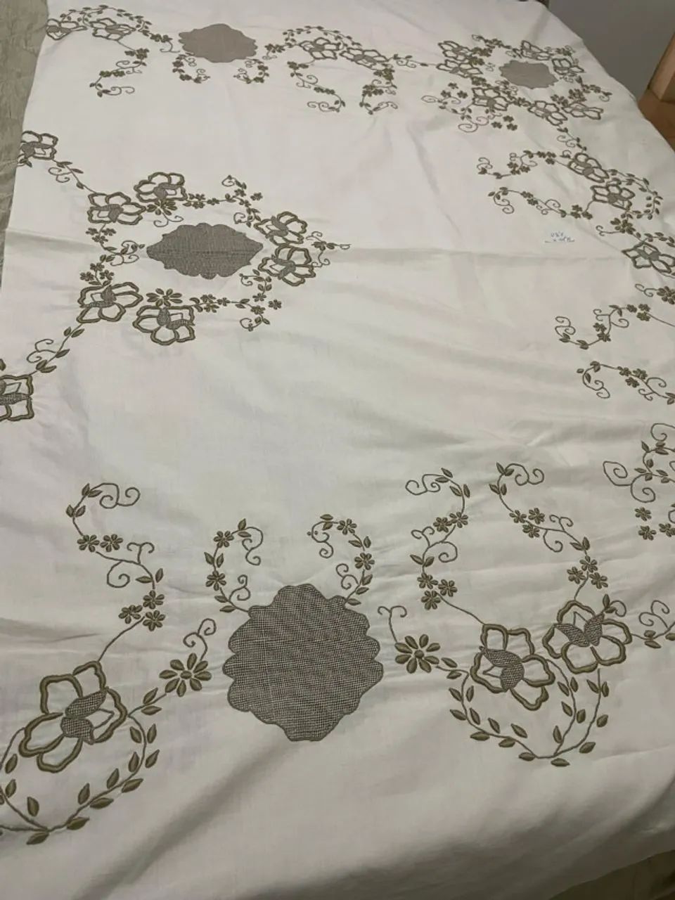Toalha de mesa retangular de linho, bordada e detalhes em Renascença - Foto 3
