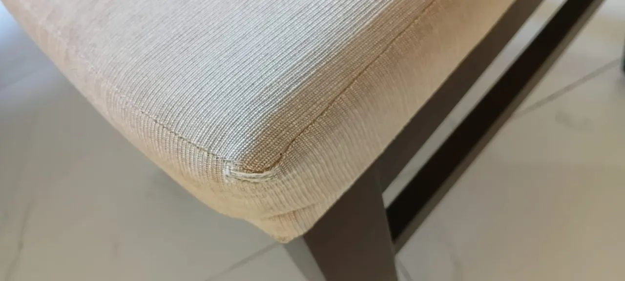 MESA COM 6 CADEIRAS E APARADOR: TAMPO DE VIDRO E CONSERVADA - Foto 5