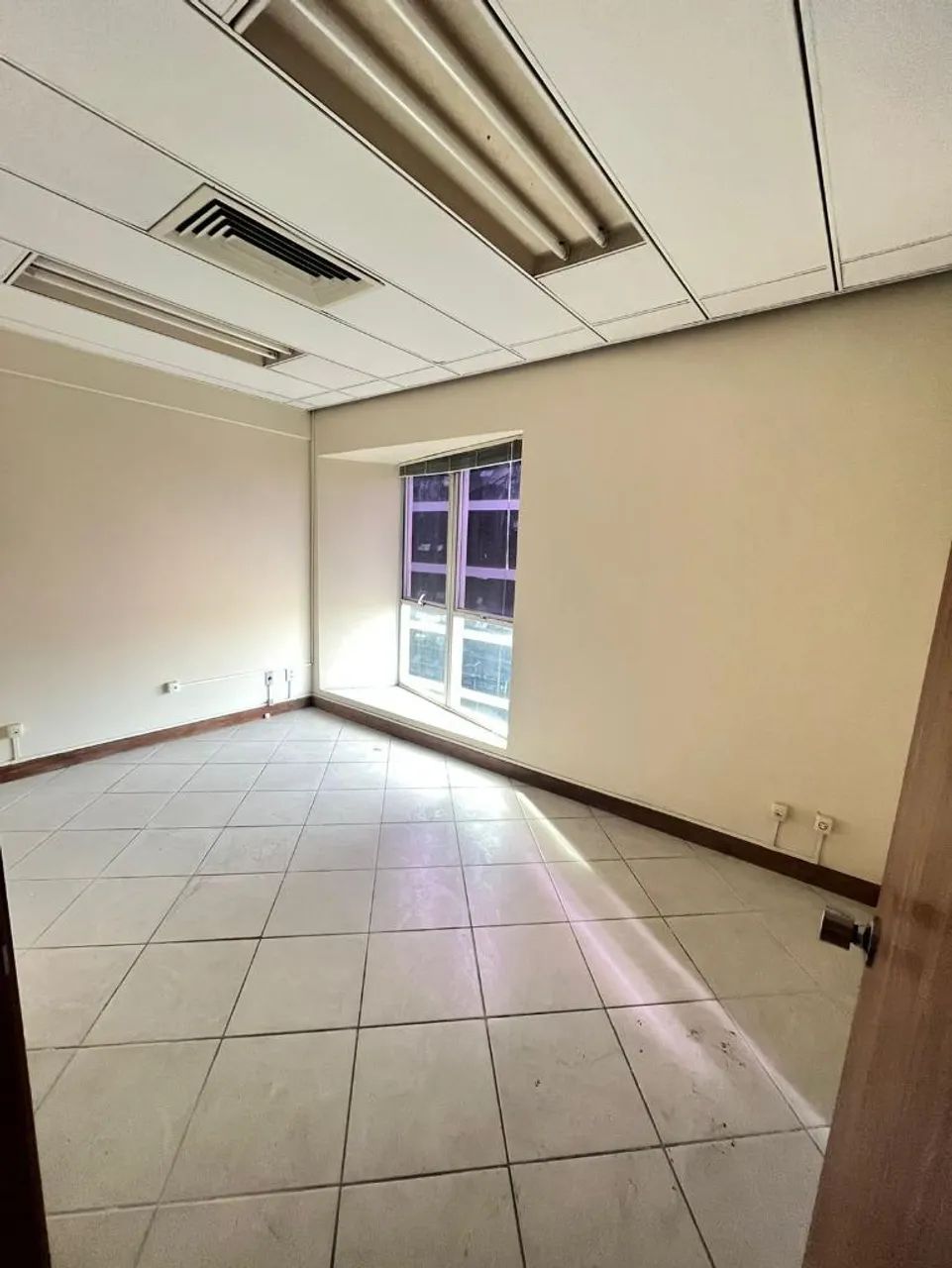 Sala comercial para alugar com banheiro e copa no Comércio 74m2 - Foto 5