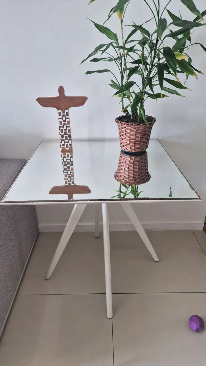 Mesa apoio sofá, adquirida na Galpão D
