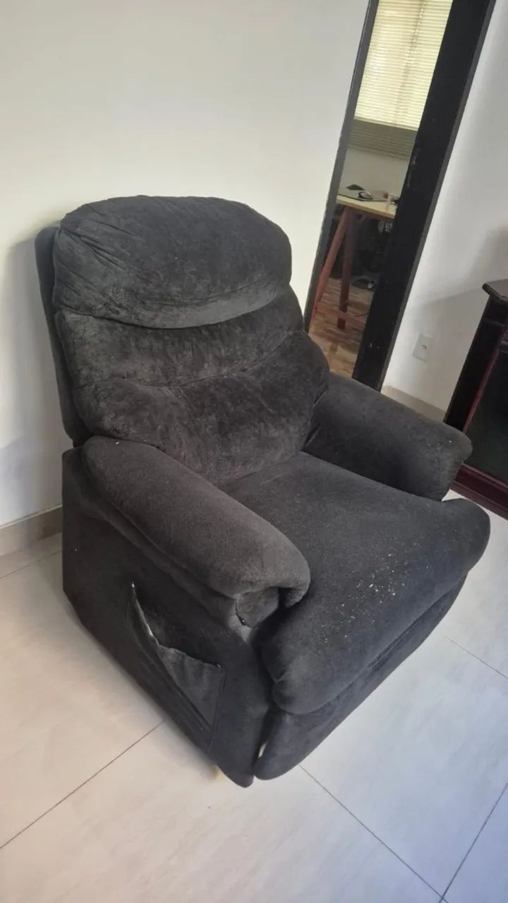 Poltrona reclinável preta 