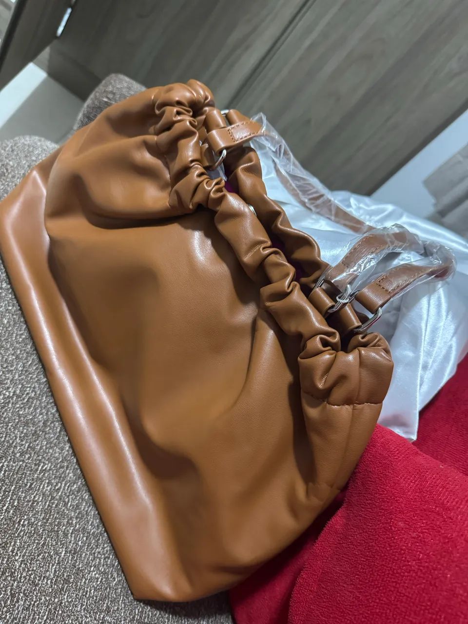 Bolsa arezzo com etiqueta