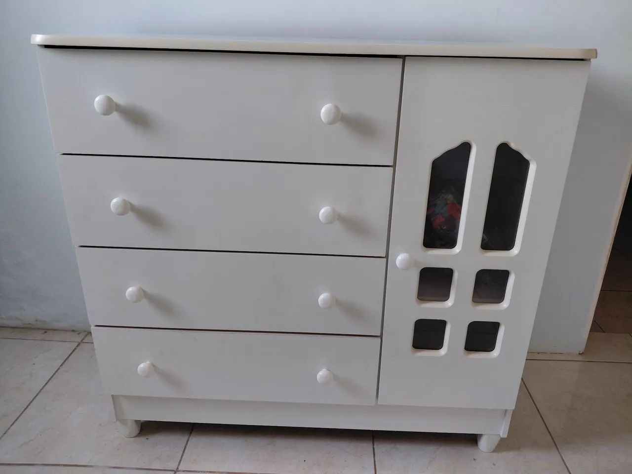 Cômoda Infantil com 1 porta e 4 gavetas