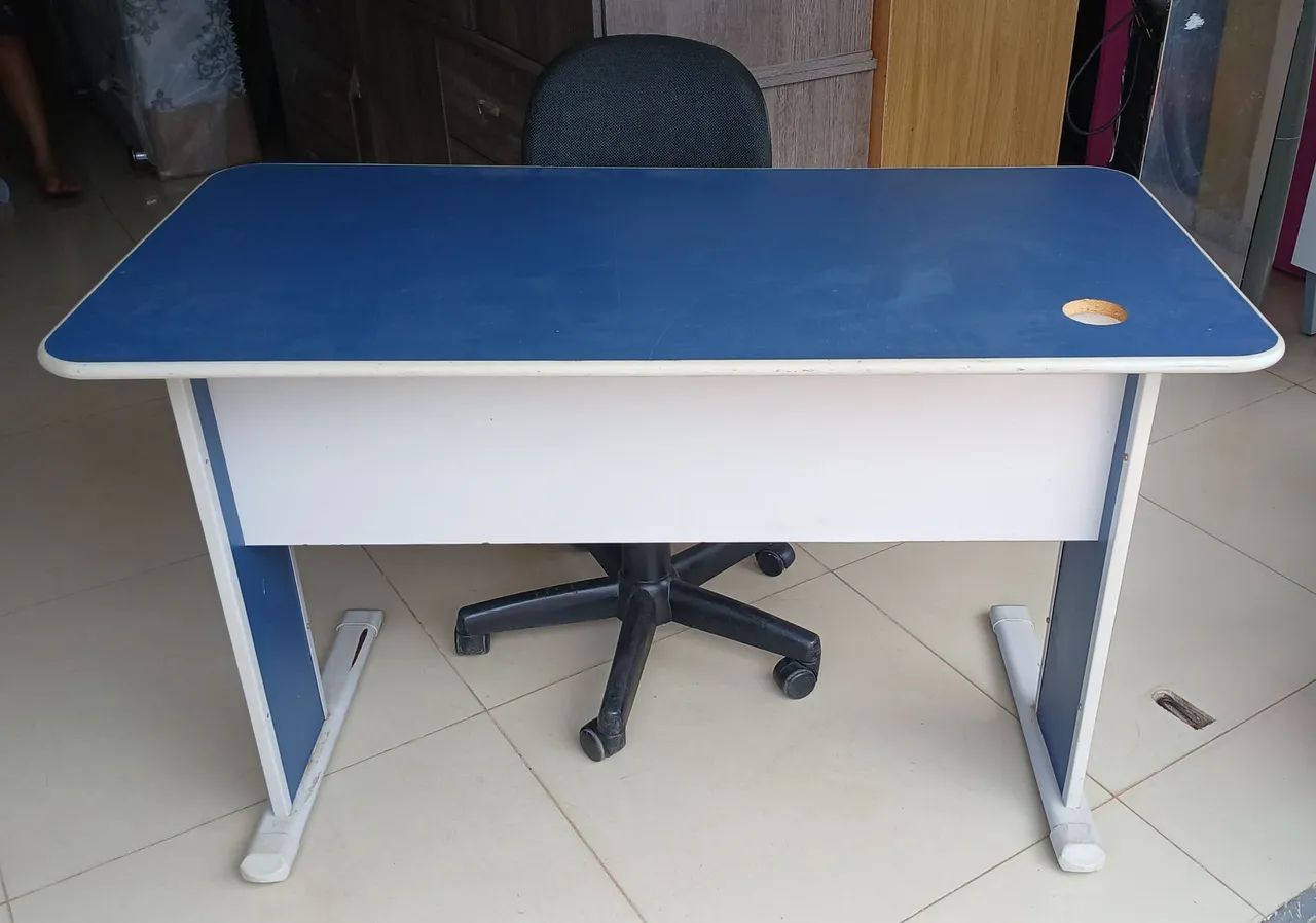 Mesa de estudo com cadeira. Faço a entrega *  - Foto 3