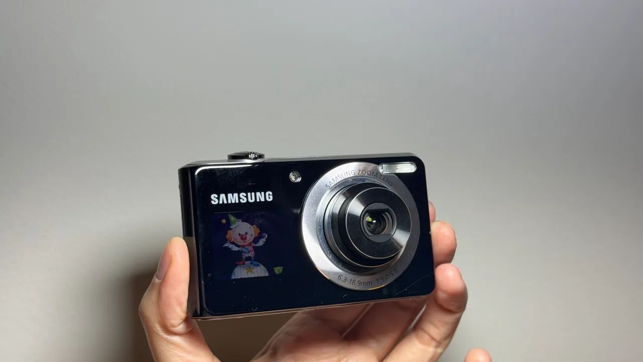 Câmera Digital Samsung PL100 - 12.2 MP e 3x de zoom