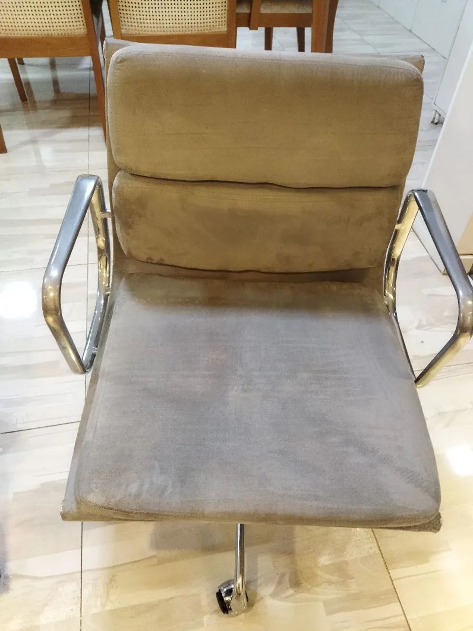 Conjunto de cadeiras e mesa - Foto 2