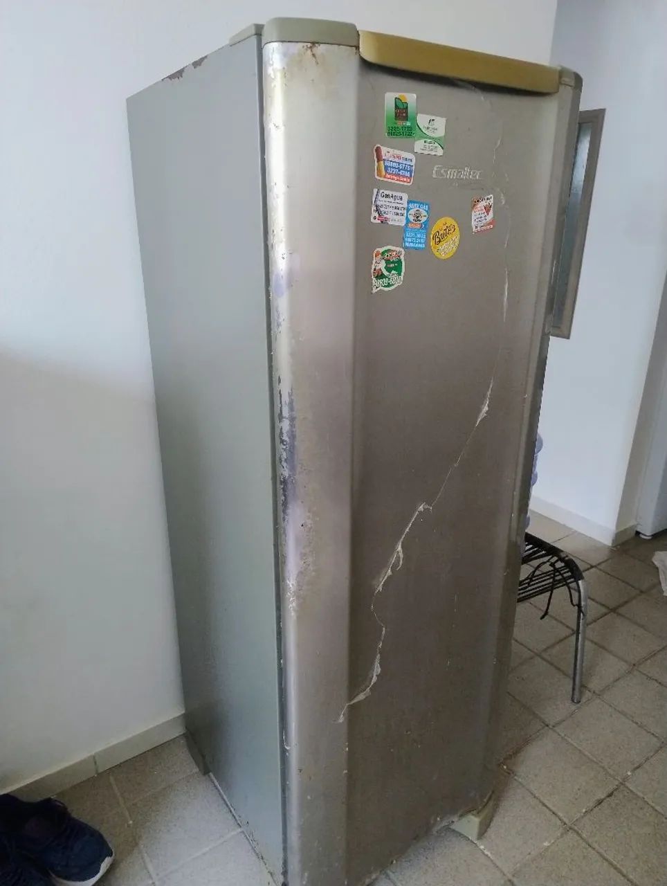 Geladeira Esmaltec Bem conservada em perfeito funcionamento