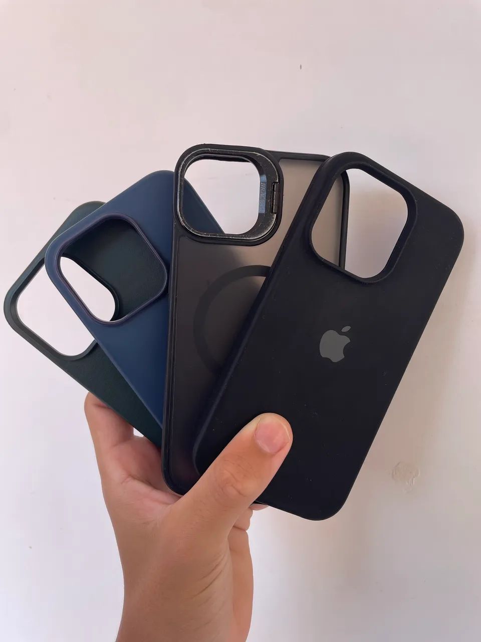 Capinha seminovas com alguns modelos (iPhone pro max 13,14,15,iPhone 13 pro 14 pro