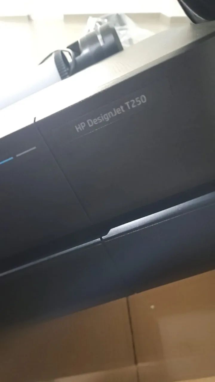 Impressora Plotter HP DesignJet T250 Colorida - Muito Nova