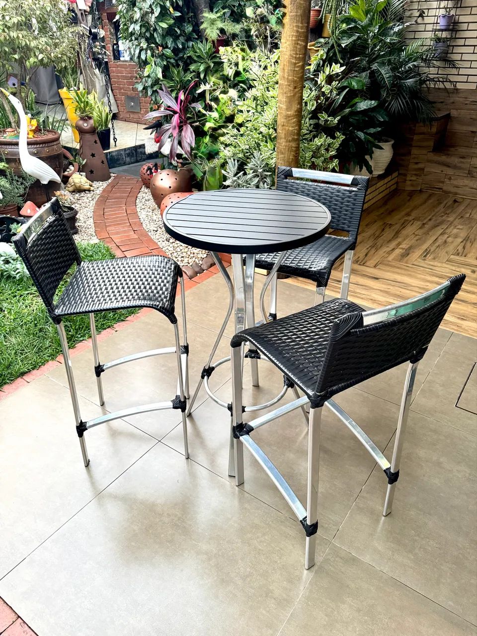 Conjunto de Mesa Bistrô + 3 Banquetas