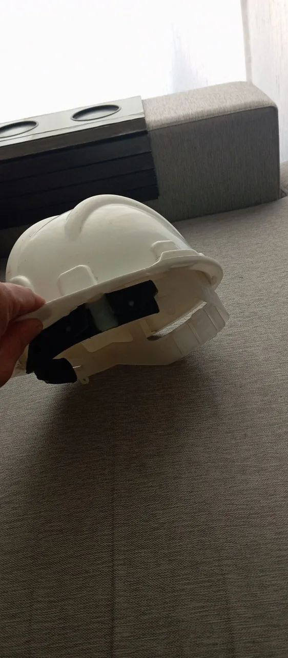 Capacete de obras pouquíssimo usado - Foto 5
