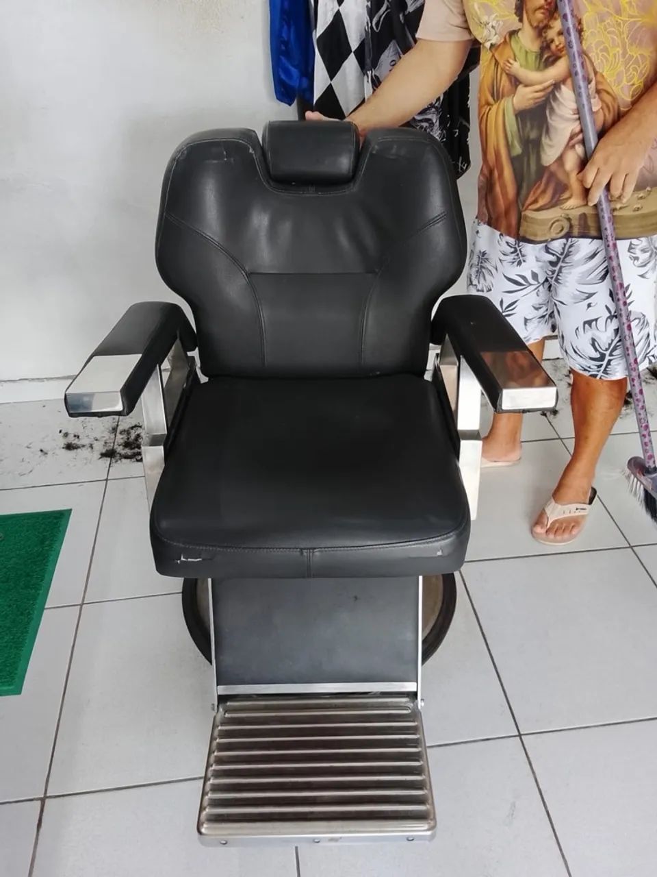 Cadeira de barbeiro reclinável preta - Foto 4