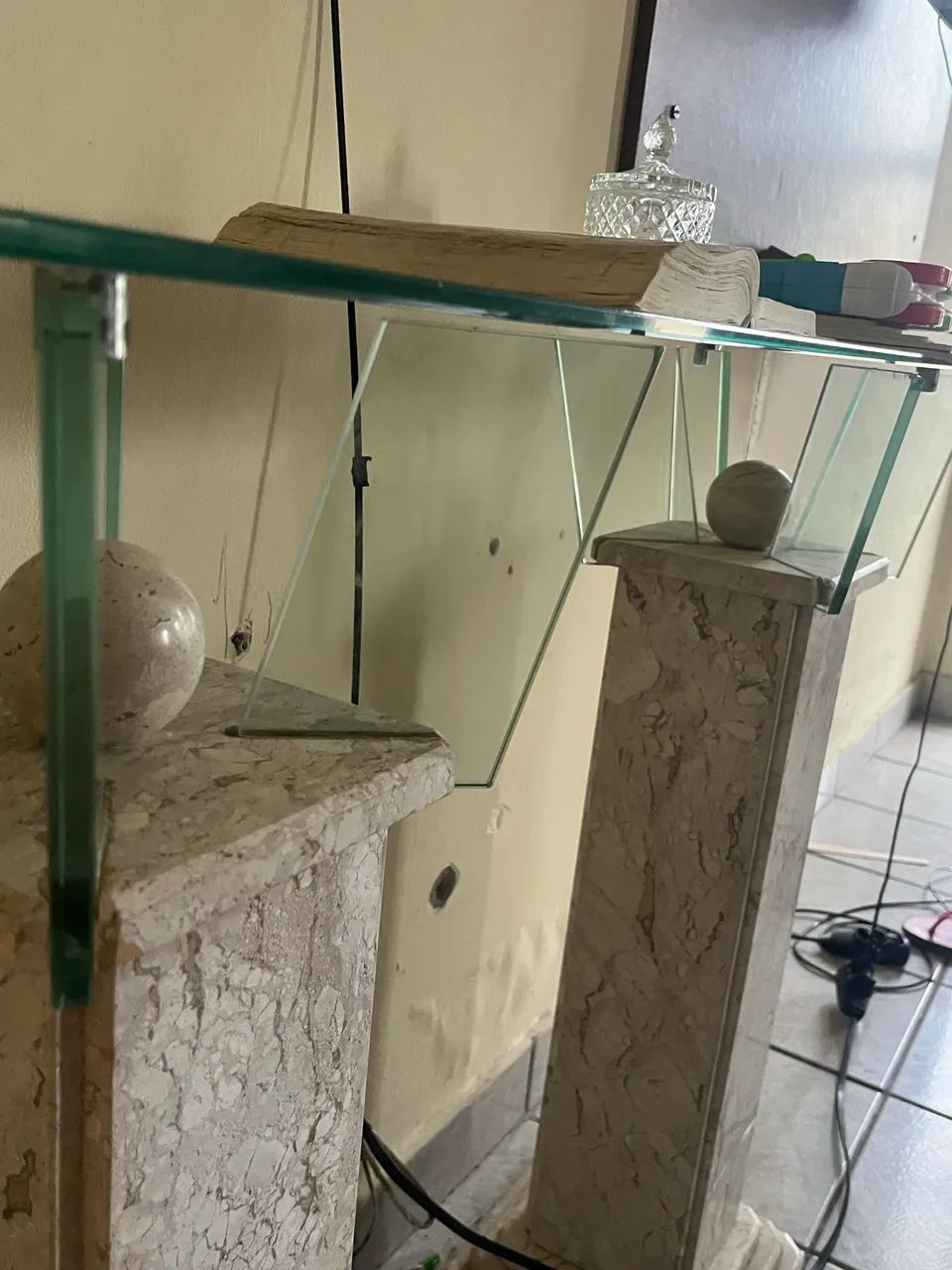 Aparador de mármore com tampo de vidro  - Foto 4