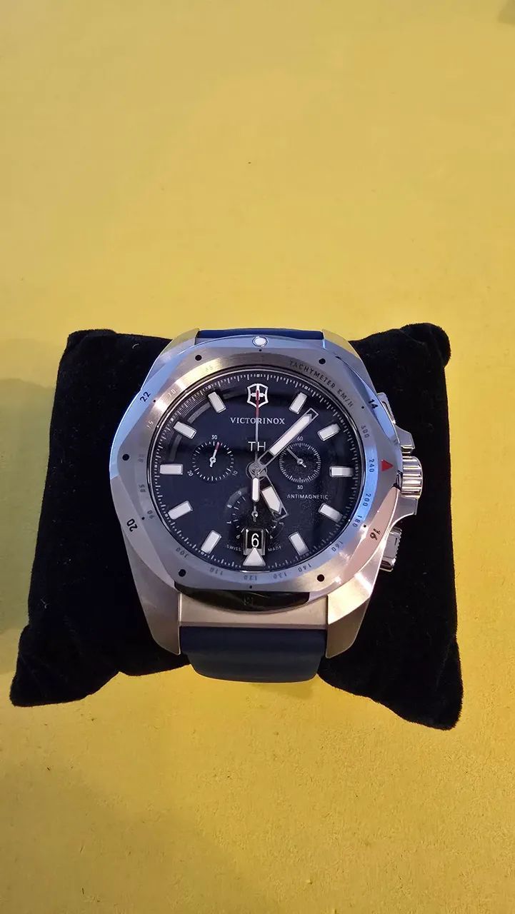 Relógio Victorinox Inox Crono Quartz com duas pulseiras 