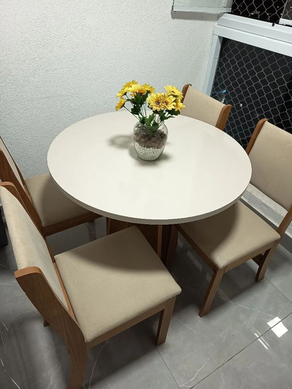 Mesa em MDF novíssima 