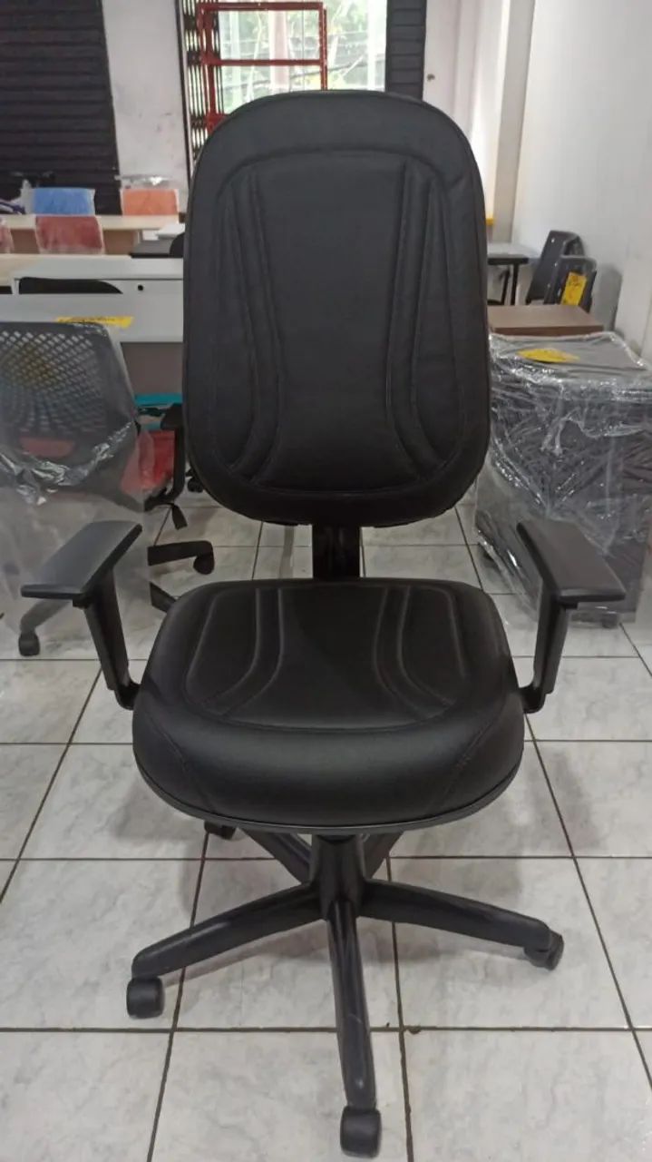 Cadeira giratória estofada 