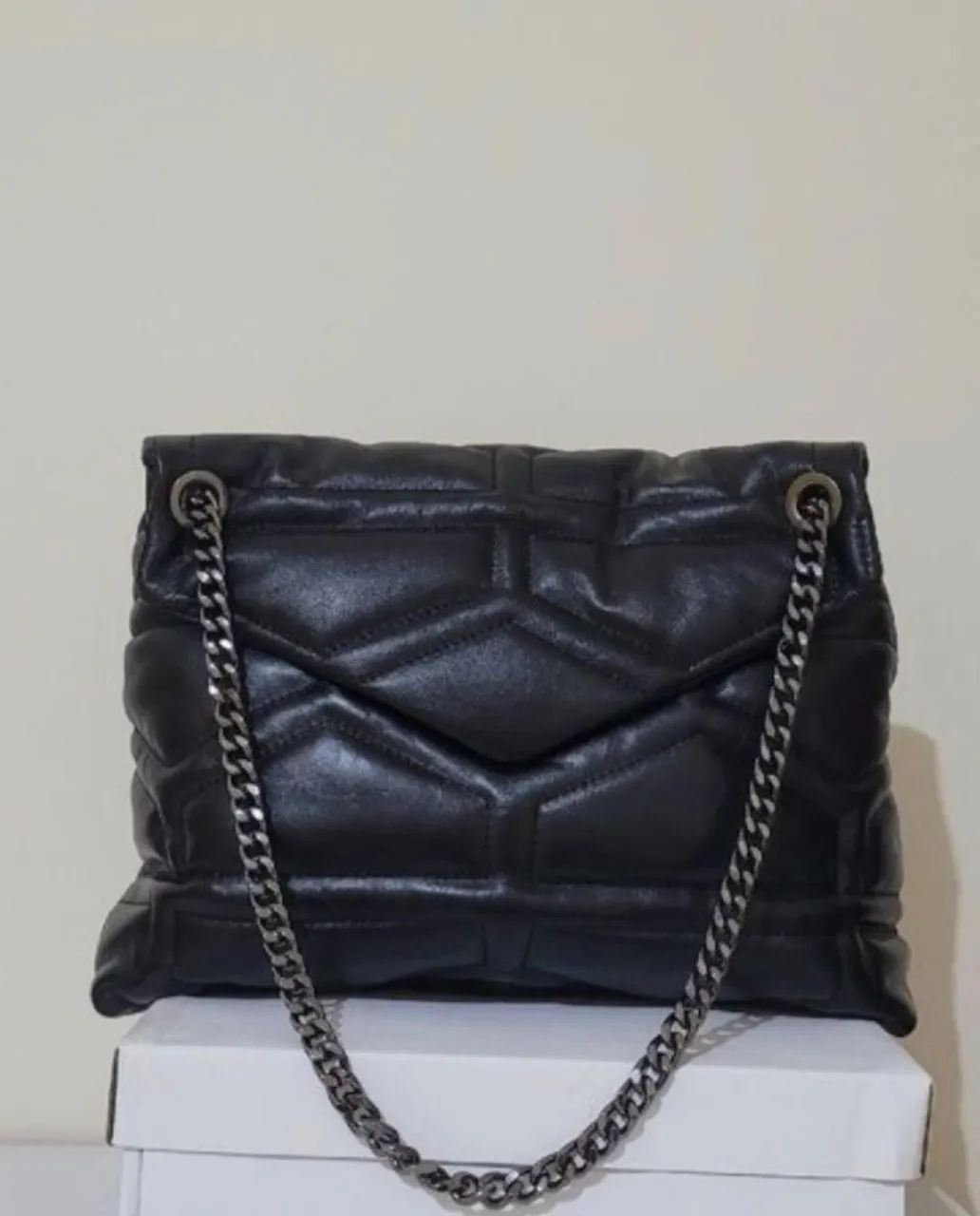 Bolsa em couro e corrente Arezzo