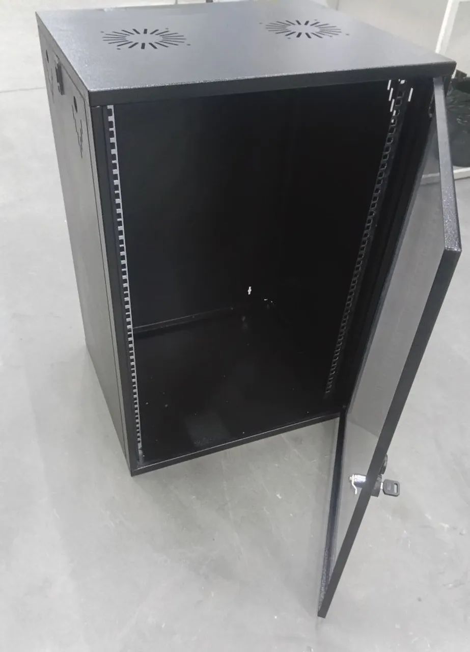 Rack Servidor 24U Padrão 19 Polegadas - Excelente Estado!