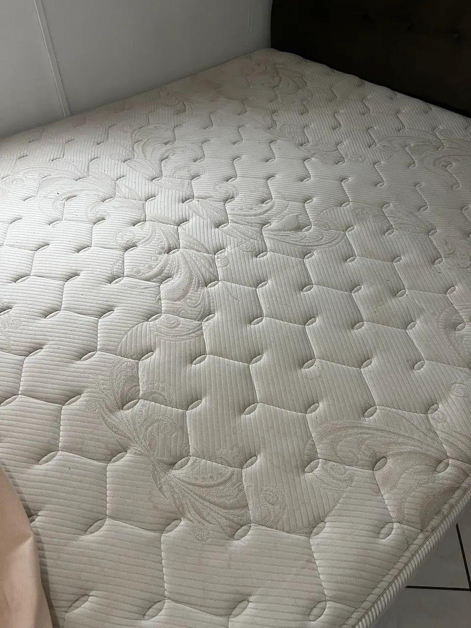 Doa-se cama Queen em bom estado  - Foto 2