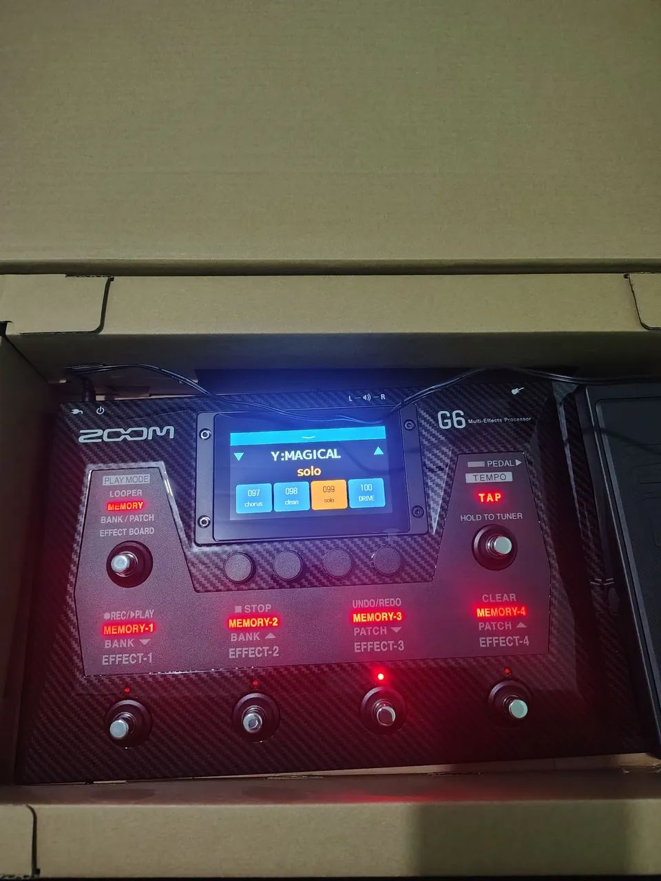 Vendo zoom g6 nova ainda com a caixa