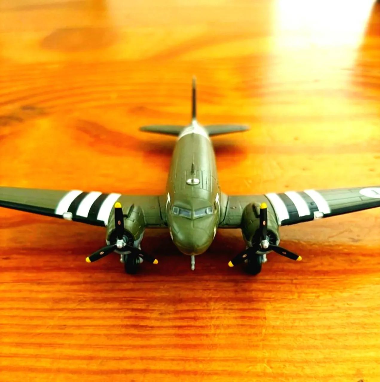 Avião miniatura Douglas C-47 Skytrain WW2