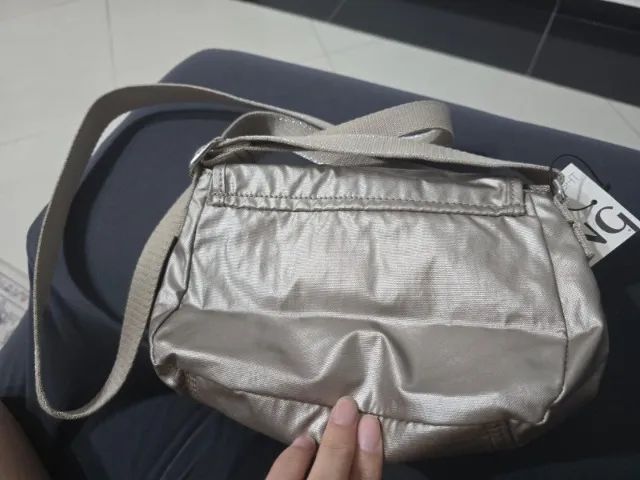 Bolsa Transversal Kipling Feminina Metálica com Alça Ajustável - Foto 2