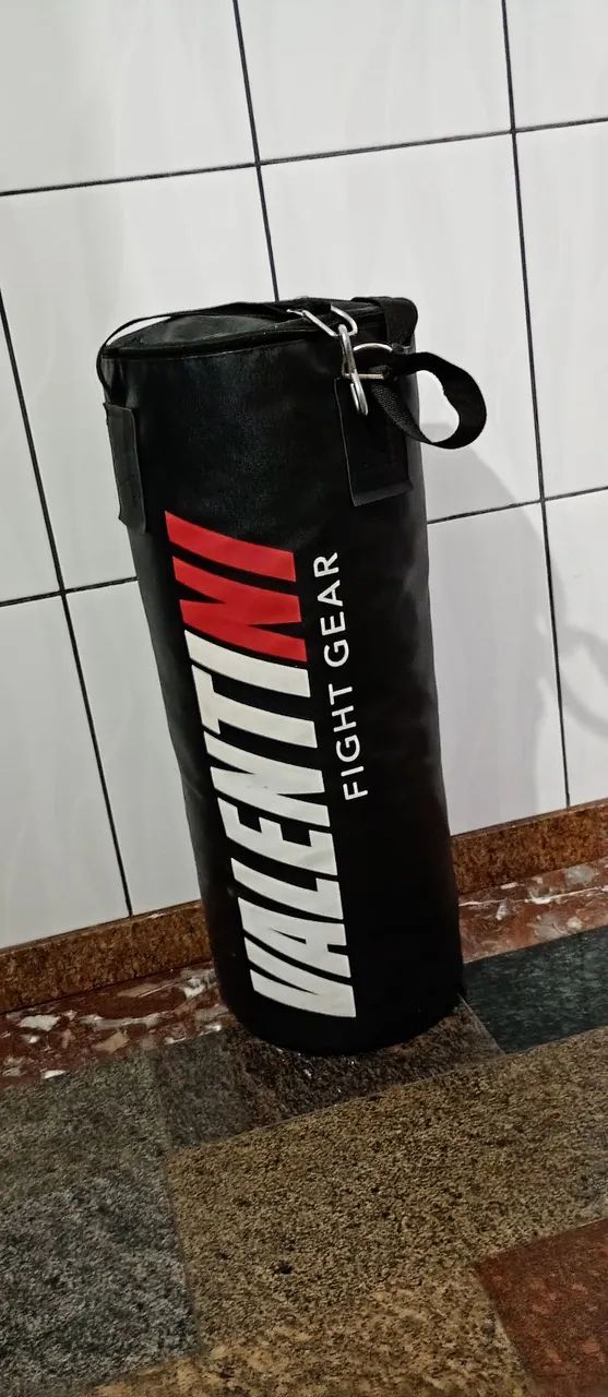 Saco de pancada, caneleira  e luvas de box. - Foto 2