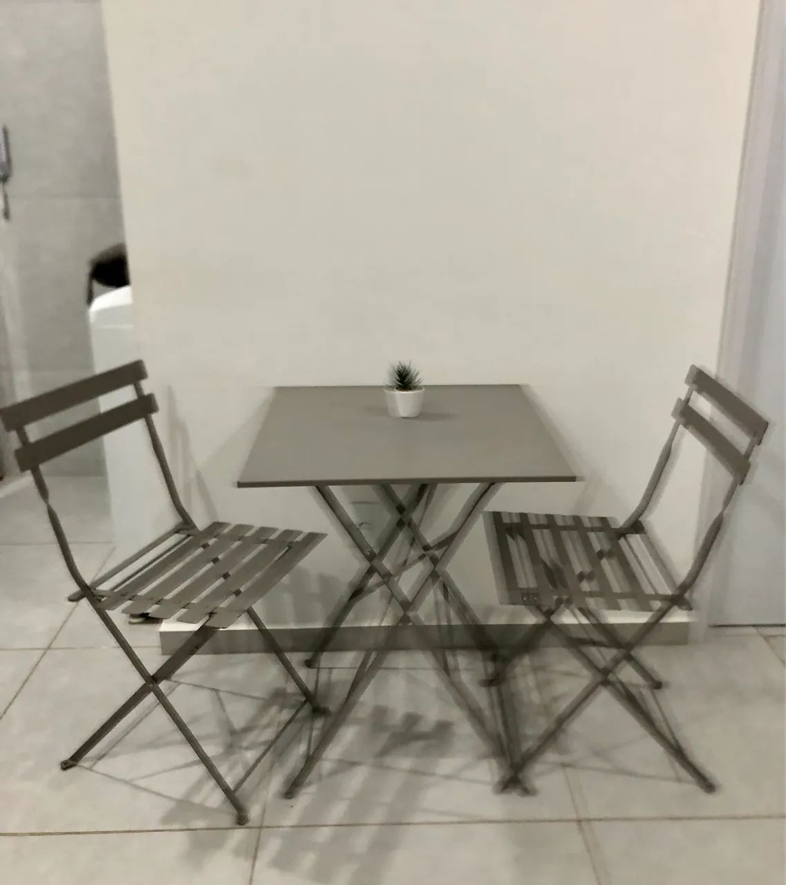Mesa com cadeiras - Foto 3